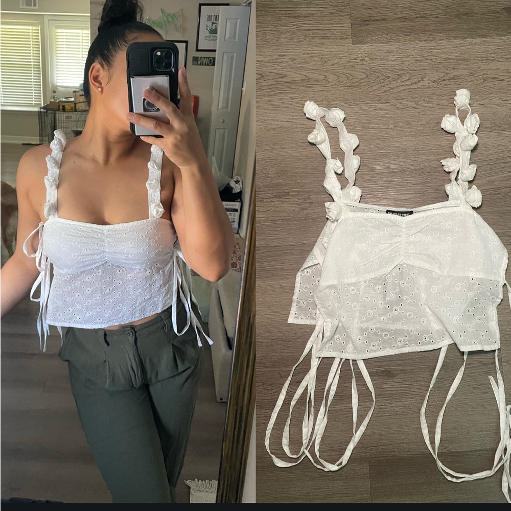 WHITE FLORAL TEXTURED size small NWT